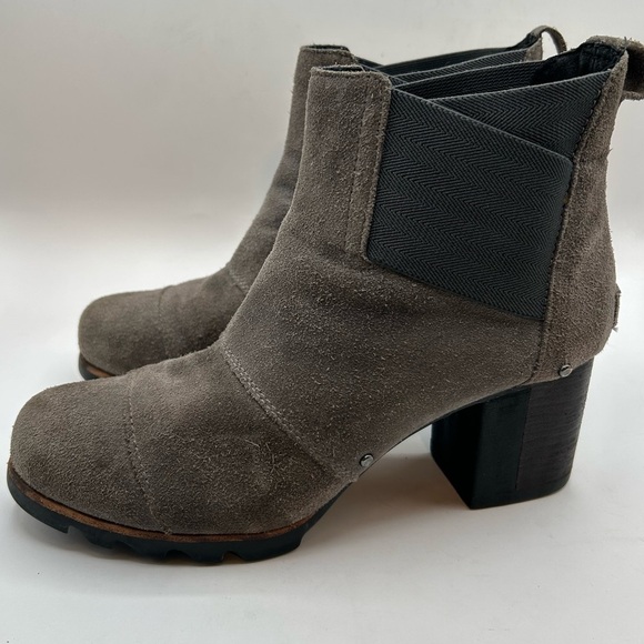 Sorel Addington Waterproof Chelsea Heeled Bootie Gray Leather and Suede size 9 - Picture 2 of 11